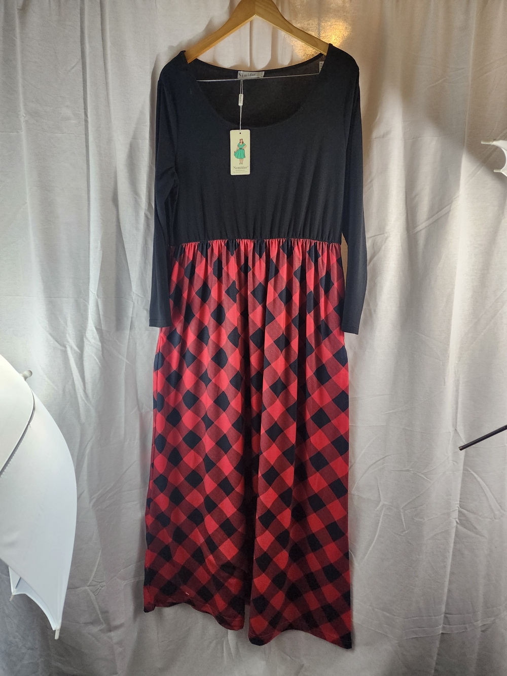 Plus Size 14 NWT Women's Black & Red Plaid Maxi Dress with Scoop Neck